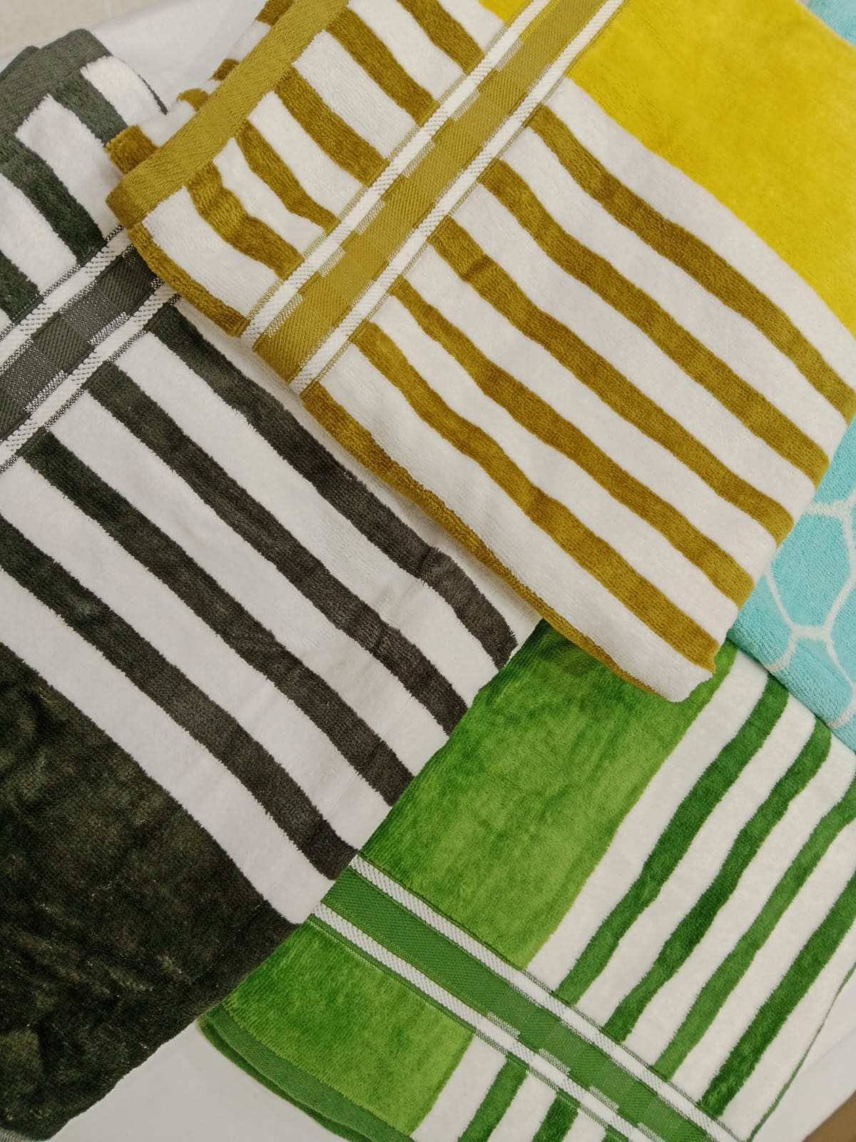 Vibrant Striped Cotton Bath Towel Soft, Absorbent & Quick Dry